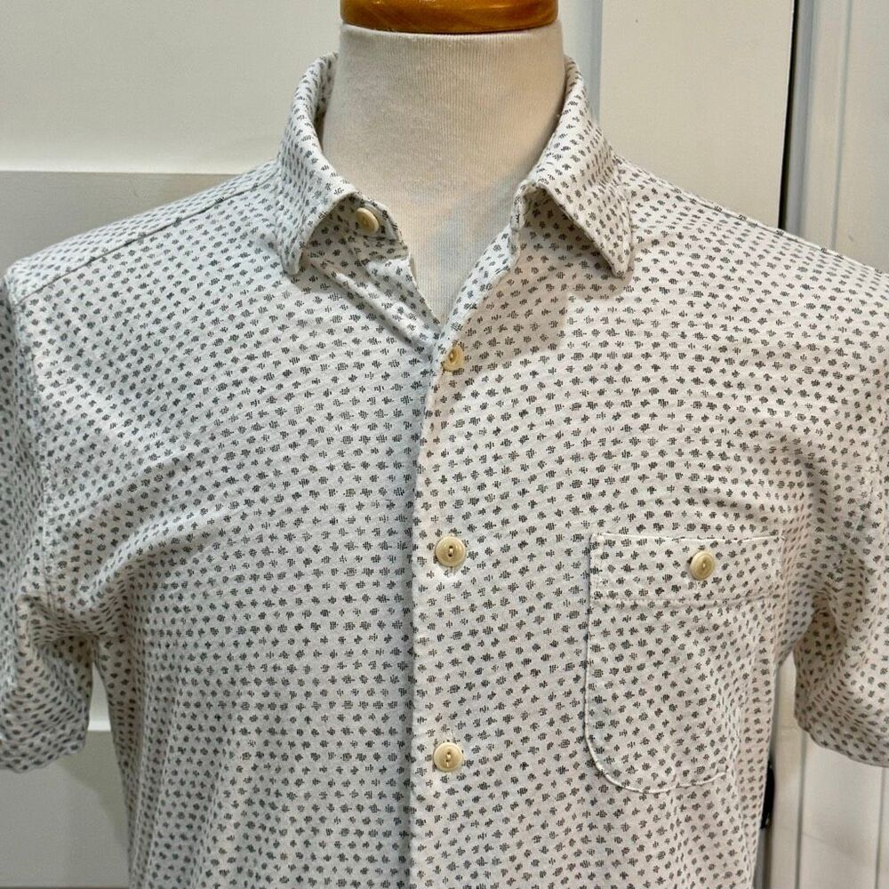 Faherty Coast Knit Short Sleeve Shirt. Medium.